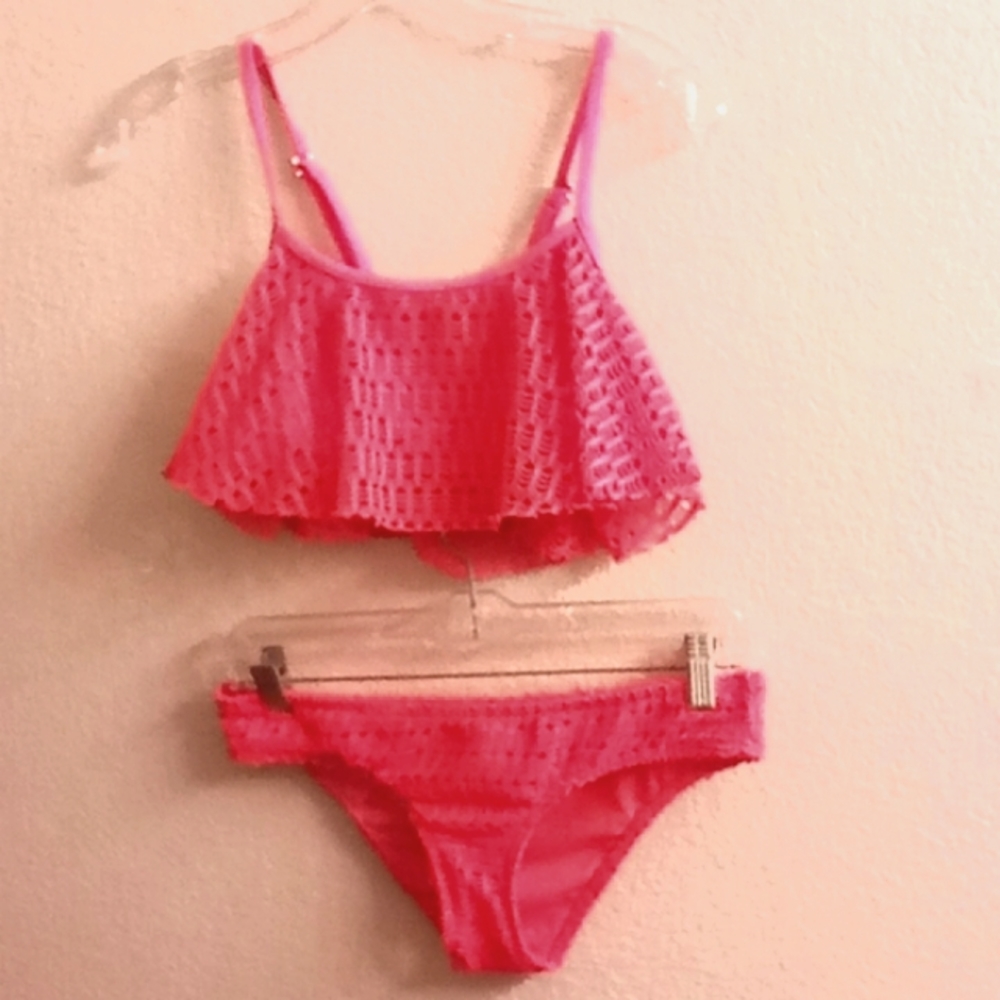 ROXY SWIM Beachy Flirty Barbiecore Size M  Hot Pink color B13 P